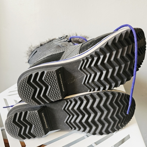 Sorel Tofino II Women's Gray and Black Lace-Up Winter Boots - Picture 5 of 10